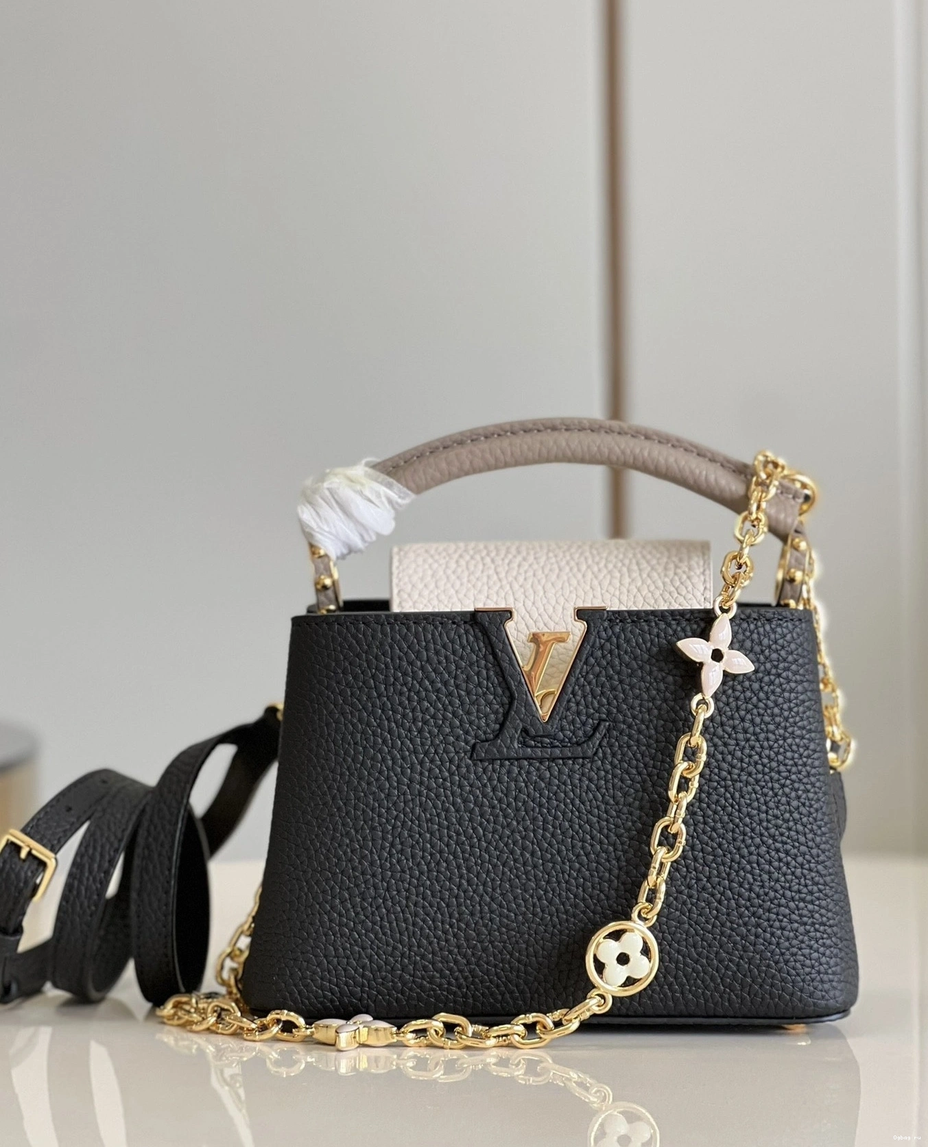 LOUIS MINI CAPUCINES VUITTON 0816